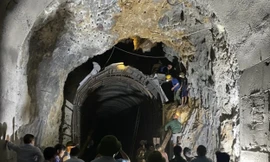 Sạt lở hầm đường sắt, 8 đoàn tàu mắc kẹt ở Quảng Bình 