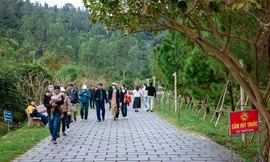 Hàng nghìn người dân viếng mộ Đại tướng Võ Nguyên Giáp mỗi ngày 