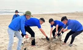 Thanh niên Quảng Bình chung tay bảo vệ môi trường biển