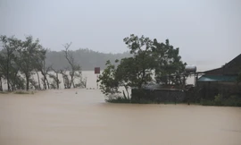 Tối 17/10, nước lũ lên nhanh tại các con sông ở Quảng Bình.