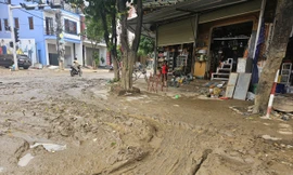 'Rốn lũ' Quảng Bình ngập ngụa trong bùn đất