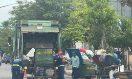 Trường mầm non 'khốn khổ' vì điểm trung chuyển rác thải 