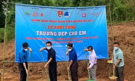 Lễ khởi công "Trường đẹp cho em" ở xã Thượng Trạch (Bố Trạch - Quảng Bình).