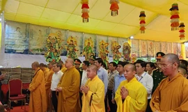 Cầu siêu liệt sĩ tại hang Tám Cô và đường 20 Quyết Thắng