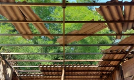 Lốc xoáy đã làm nhiều hộ dân nghèo của xã Thanh Hoá (Tuyên Hoá - Quảng Bình) lâm vào cảnh màn trời chiếu đất.