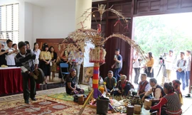 TRình diễn lễ mừng cơm mới