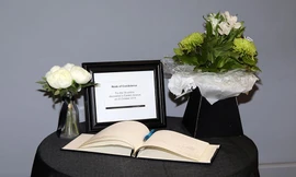 Sổ tang tưởng niệm 39 nạn nhân được mở tại Anh