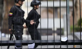 Doanh trại quân đội Venezuela bị tấn công, cướp vũ khí