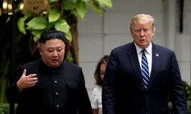 Tổng thống Mỹ Donald Trump và Chủ tịch Triều Tiên Kim Jong Un trong cuộc gặp ở Hà Nội. (Ảnh: Reuters)