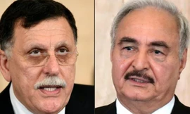 Thủ tướng Libya Fayez al-Serraj (bìa trái) và Tướng Khalifa Haftar