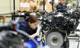 Hoạt động sản xuất của Trung Quốc có thể tiếp tục giảm khi cuộc chiến thương mại Mỹ - Trung còn kéo dài. (Ảnh: Reuters)