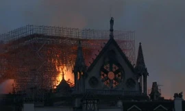 Nhà thờ Đức Bà Paris sau vụ cháy. (Ảnh: BBC)