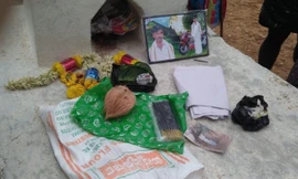 Những thứ đồ tang lễ ông Malappa mua để tự chuẩn bị cho đám tang của mình. (Ảnh: BBC)