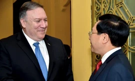 Ngoại trưởng Mỹ Michael Pompeo trong cuộc gặp Phó Thủ tướng Phạm Bình Minh. (Ảnh: BNg)