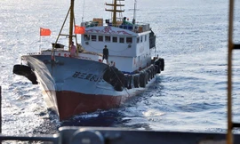 Lực lượng tàu dân quân Trung Quốc đang phục vụ chiến lược vùng xám của nước này trên khu vực tranh chấp. (Ảnh: US Navy 