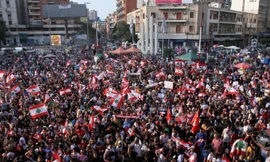 Người biểu tình ở Tripoli biểu tình phản đối chính phủ hôm 22/10. (Ảnh: Reuters)