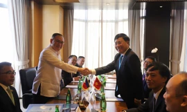 Phó Thủ tướng Phạm Bình Minh và Ngoại trưởng Philippines Teodoro Lopez Locsin tại cuộc họp. (Ảnh: BNG)