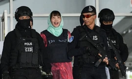 Đoàn Thị Hương sau phiên tòa sáng 1/4. (Ảnh: AP)