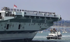 Tàu sân bay HMS Queen Elizabeth dự kiến sẽ đến biển Đông vào năm sau. (Ảnh: Telegraph)