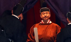 Nhà Vua Nhật Bản Naruhito trong lễ đăng quang hôm nay. (Ảnh: Reuters)