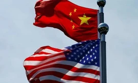 Quốc kỳ Trung Quốc và Mỹ ở Thượng Hải. (Ảnh: Reuters)