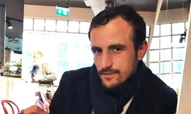 Tài xế người Albania dùng Facebook quảng cáo dịch vụ vận chuyển người trái phép. (Ảnh: FB)