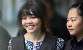 Đoàn Thị Hương khi rời phiên toà ngày 1/4