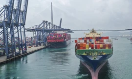 Chiến tranh thương mại kéo dài khiến giới đầu tư lo lắng về nguy cơ suy thoái kinh tế đang ở phía chân trời. (Ảnh: Roy Issa)