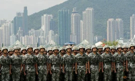Lực lượng Trung Quốc đồn trú tại Hong Kong tại căn cứ hải quân đảo Stonecutters ngày 30/6/2019. (Ảnh: Reuters)