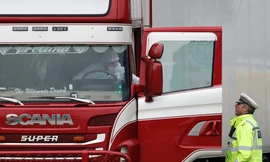 Đầu chiếc xe tải chở 39 người nhập cư thiệt mạng