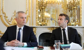 Ông Francois de Rugy bên cạnh Tổng thống Pháp Emmanuel Macron. (Ảnh: AP)