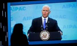 Phó Tổng thống Mỹ Mike Pence phát biểu trong hội nghị của NASA. (Ảnh: Reuters)