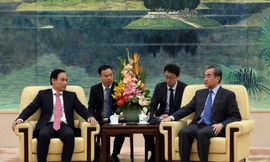 Thứ trưởng Lê Hoài Trung hội kiến Bộ trưởng Ngoại giao Trung Quốc Vương Nghị. (Ảnh: BNG) 