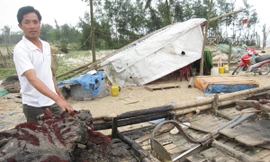 Dân kéo đến UBND huyện lúc nửa đêm