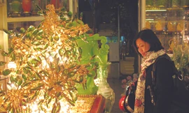 Những loại quà Tết giá hàng chục triệu đồng đã được khách hàng đặt mua Ảnh: PV