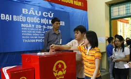 SV Đại học Kinh tế Quốc dân bỏ phiếu bầu cử Quốc hội khóa XII