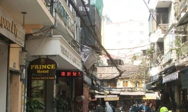 Phố Tô Tịch vốn làm nghề tiện nay đã chuyển hầu hết sang kinh doanh khách sạn, du lịch Ảnh: Minh Tuấn