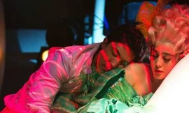 Phạm Băng Băng như tắc kè hoa bên trai lạ