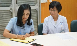 Hình ảnh Việt Trinh hoàn thành các thủ tục để hiến tạng.