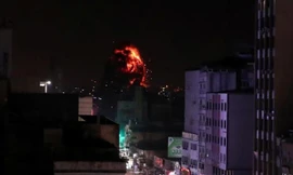 Tên lửa Israel rơi ở Dải Gaza. Ảnh: REUTERS