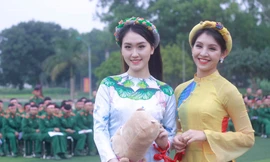 Thanh Tú, Phương Anh nhiệt huyết với Chủ nhật Đỏ ở Học viện Hậu cần