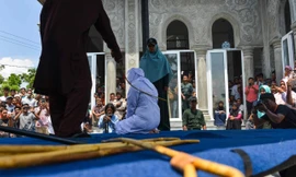 Hình ảnh một vụ thi hành án trước công chúng do vi phạm luật đạo hồi