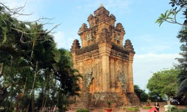 Bác bỏ tin đồn rào song sắt xâm hại Di tích đặc biệt quốc gia Tháp Nhạn