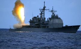 Một tên lửa SM-3 được phóng từ tàu tuần dương tên lửa dẫn đường USS Shiloh