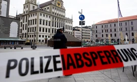 Cảnh sát phong tỏa tòa thị chính tại Augsburg. Ảnh: AFP
