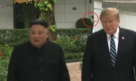 Bà Kim Yo-jong luôn theo sát nhà lãnh đạo Triều Tiên Kim Jong Un .
