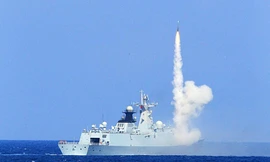 Hải quân Trung Quốc tập trận bắn tên lửa trên biển Đông ngày 28/7/2015. Ảnh: CFP.