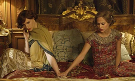 Eddie Redmayne và Alicia Vikander trong một cảnh phim Cô gái Đan Mạch