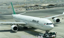 Máy bay của hãng hàng không Mahan Air tại sân bay quốc tế Dubai, Các tiểu vương quốc Arab thống nhất. Ảnh: AFP