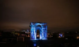 Khải Hoàn Môn lộng lẫy ánh sáng đêm giao thừa